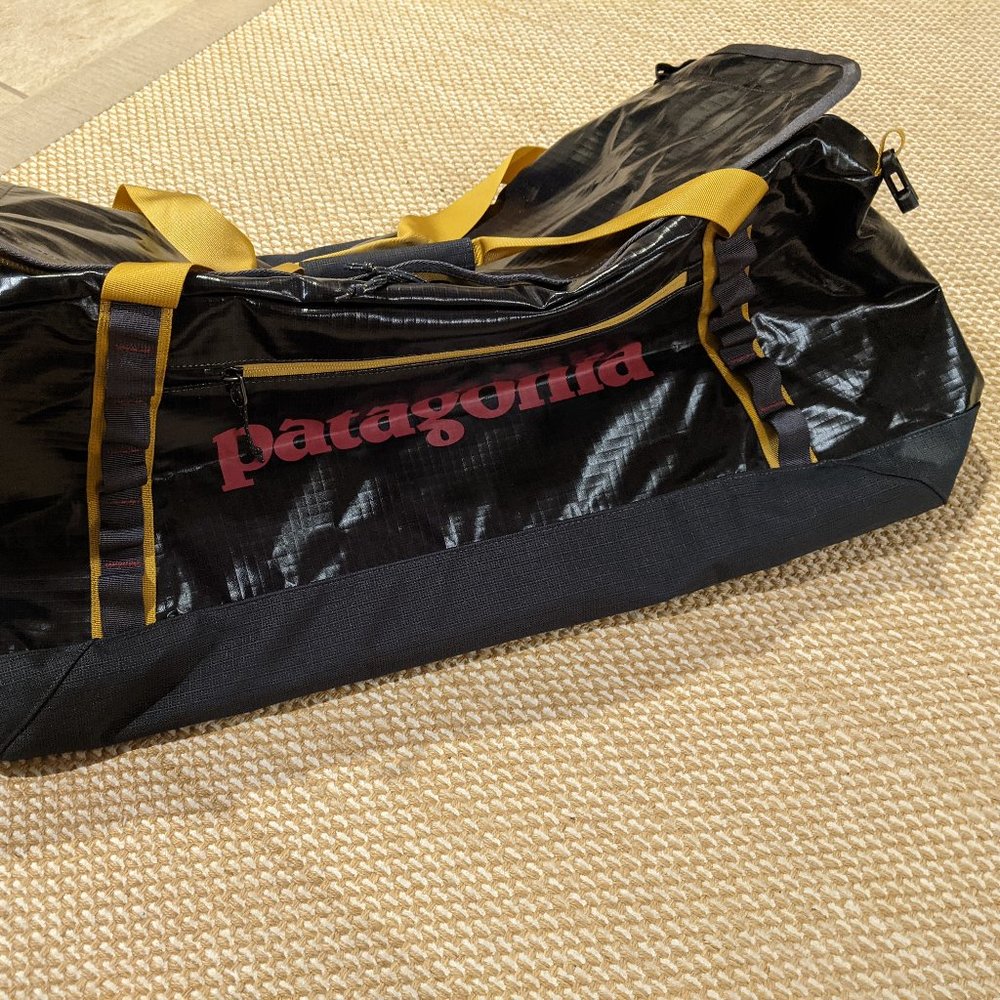 Patagonia Black Hole 70L Duffel, Smolder Blue w/Buckwheat Gold, NWOT